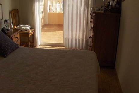 DORMITORIO DOBLE con salida a la terraza